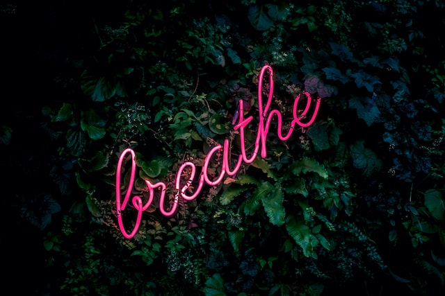 Pratiquer la sophrologie : respirer